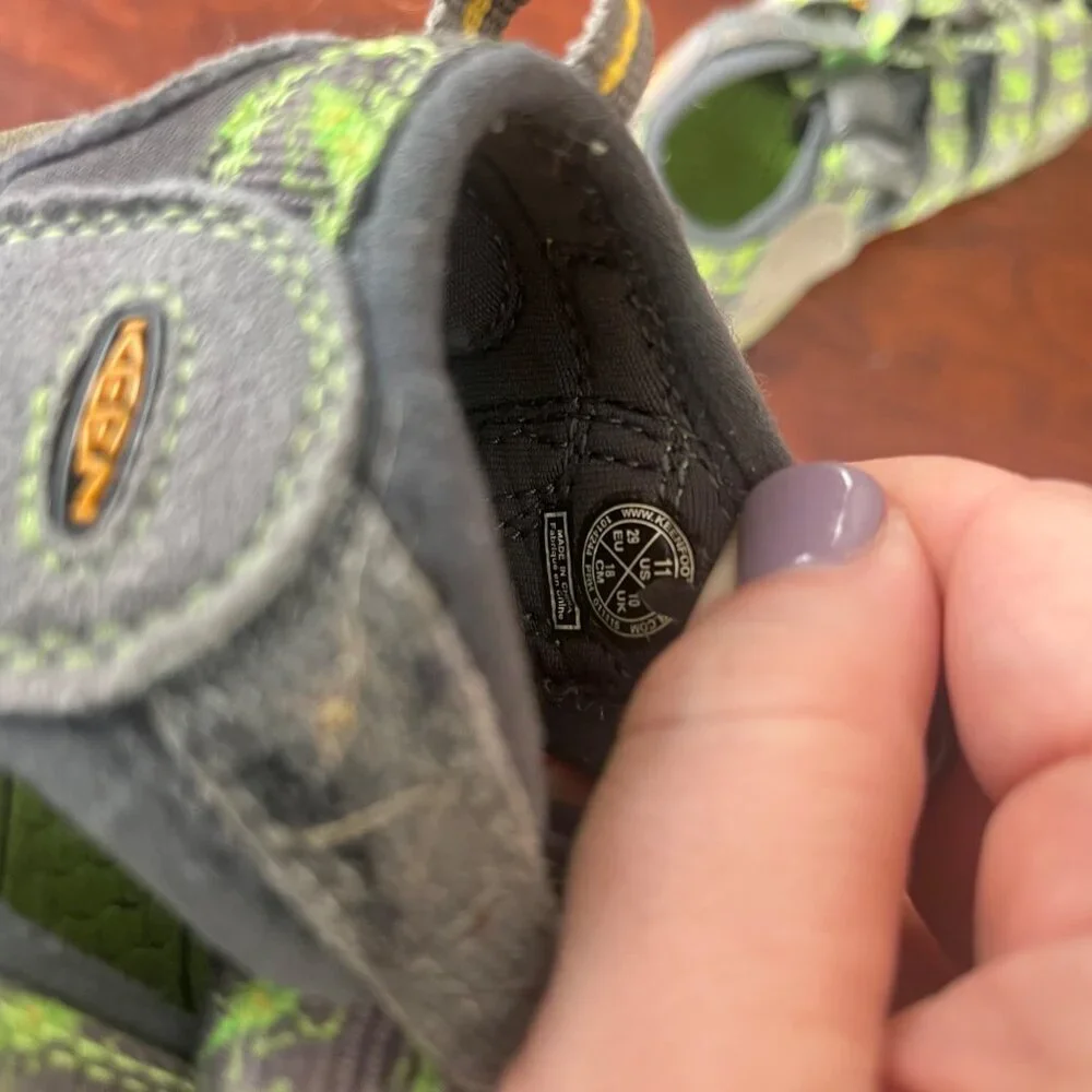Keen Newport Size 11‎ Gray & Green Outdoor Sandals With Secure Strap Closure
